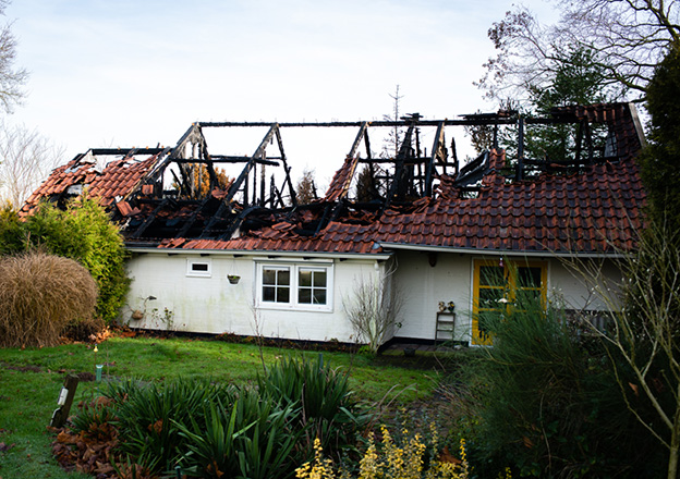 Schade door brand