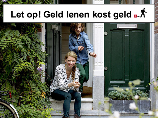 Moeder en zoon met banner