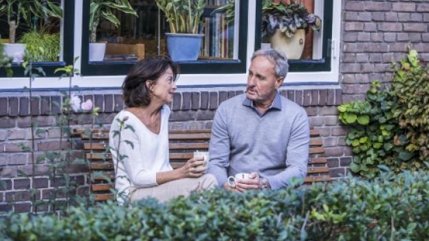 In de tuin zitten