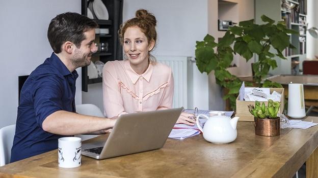 Echtpaar bekijkt hypotheken van Aegon
