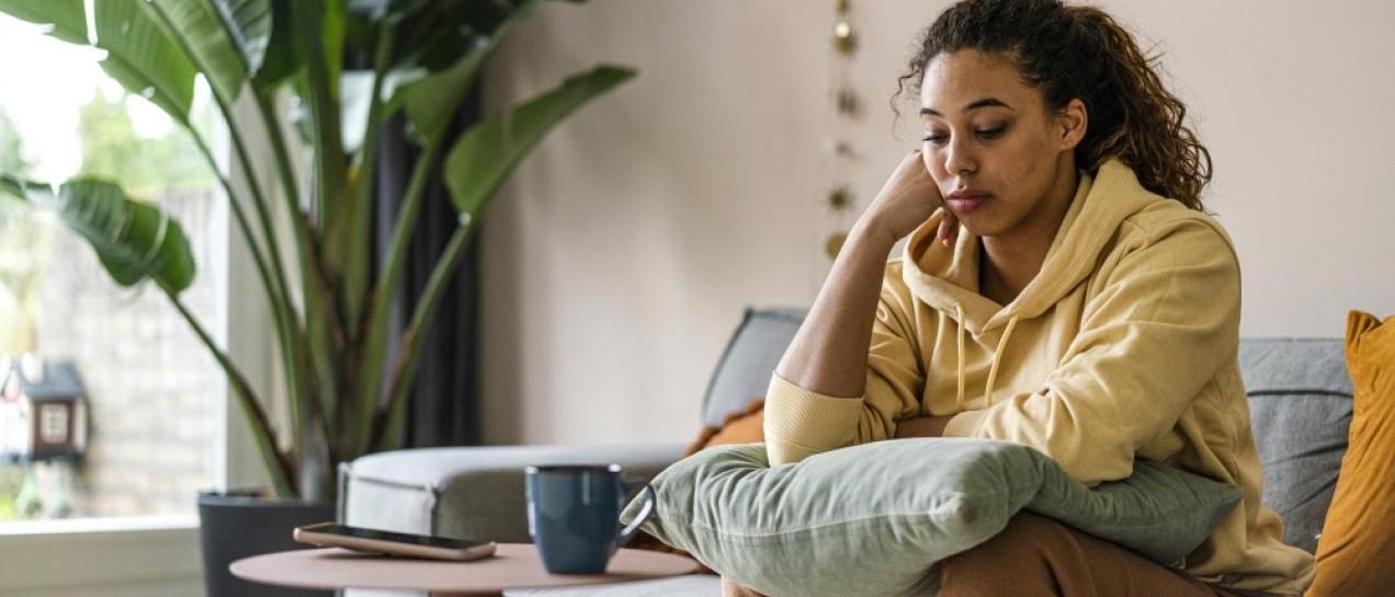 Corona verhoogt druk op werkende vrouwen, blijkt uit onderzoek van Aegon en Motivaction