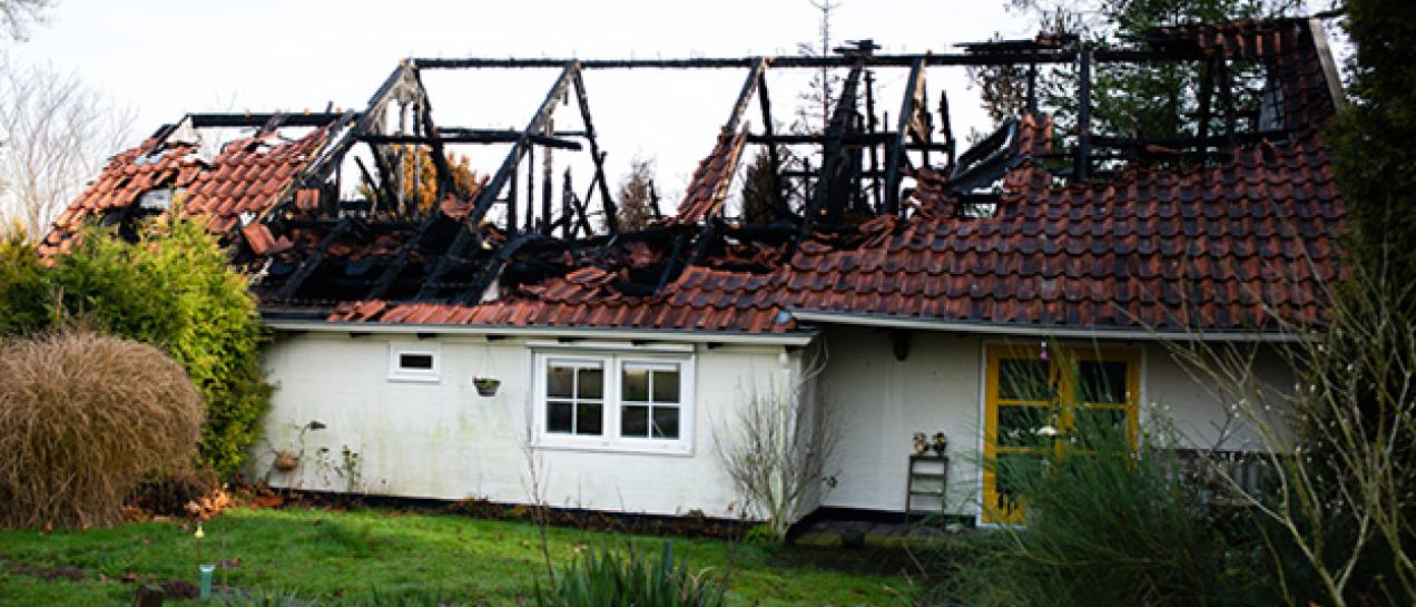 Schade door brand